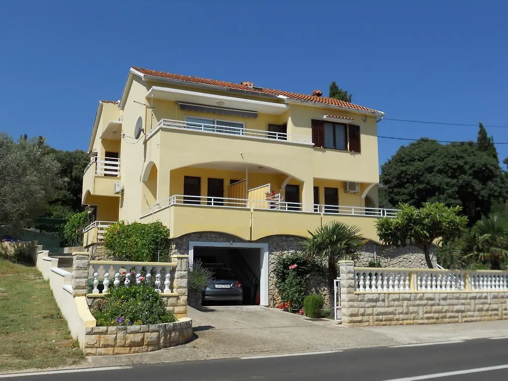 Apartments Grzanov Sutomišćica