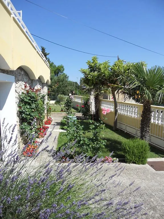 Apartments Grzanov Sutomišćica