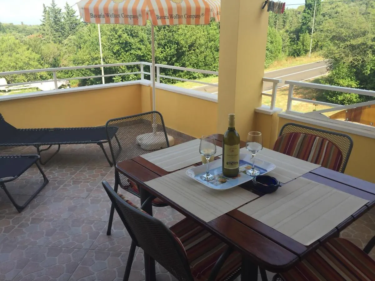 Apartments Grzanov Sutomišćica