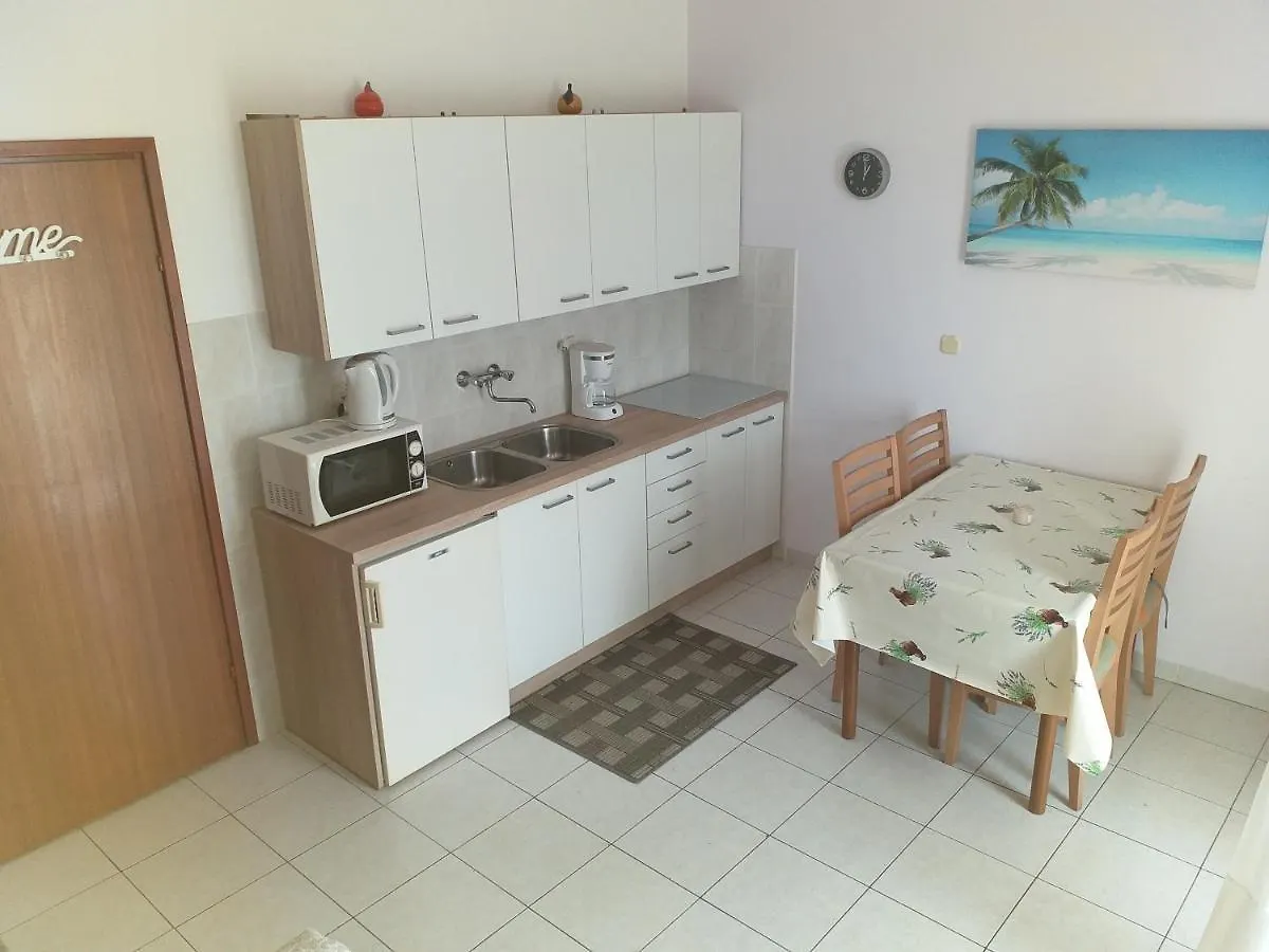 Apartments Grzanov Sutomiscica