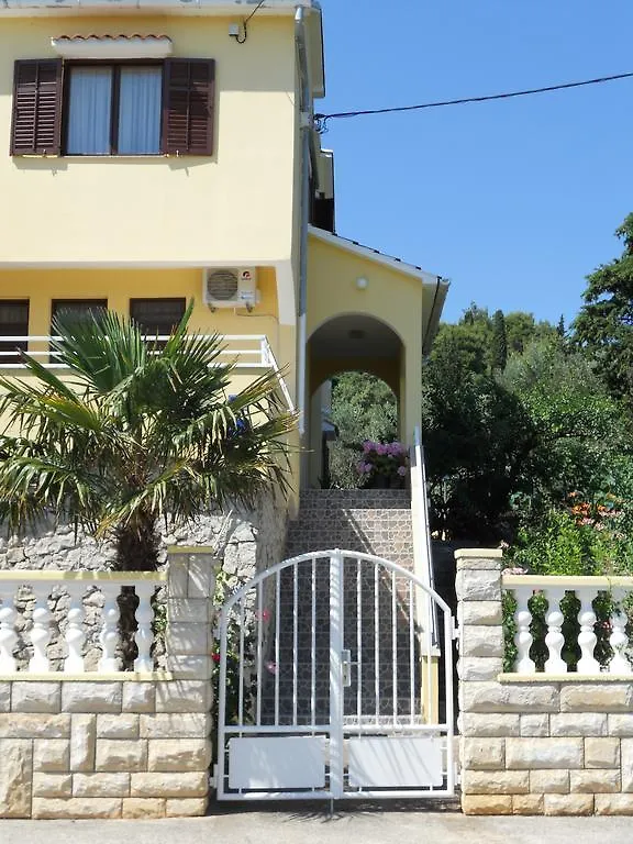 Apartments Grzanov Sutomiscica