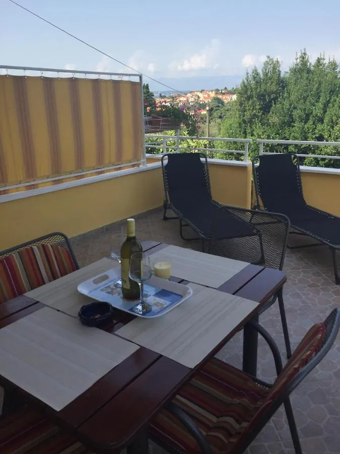 Apartments Grzanov Sutomiscica